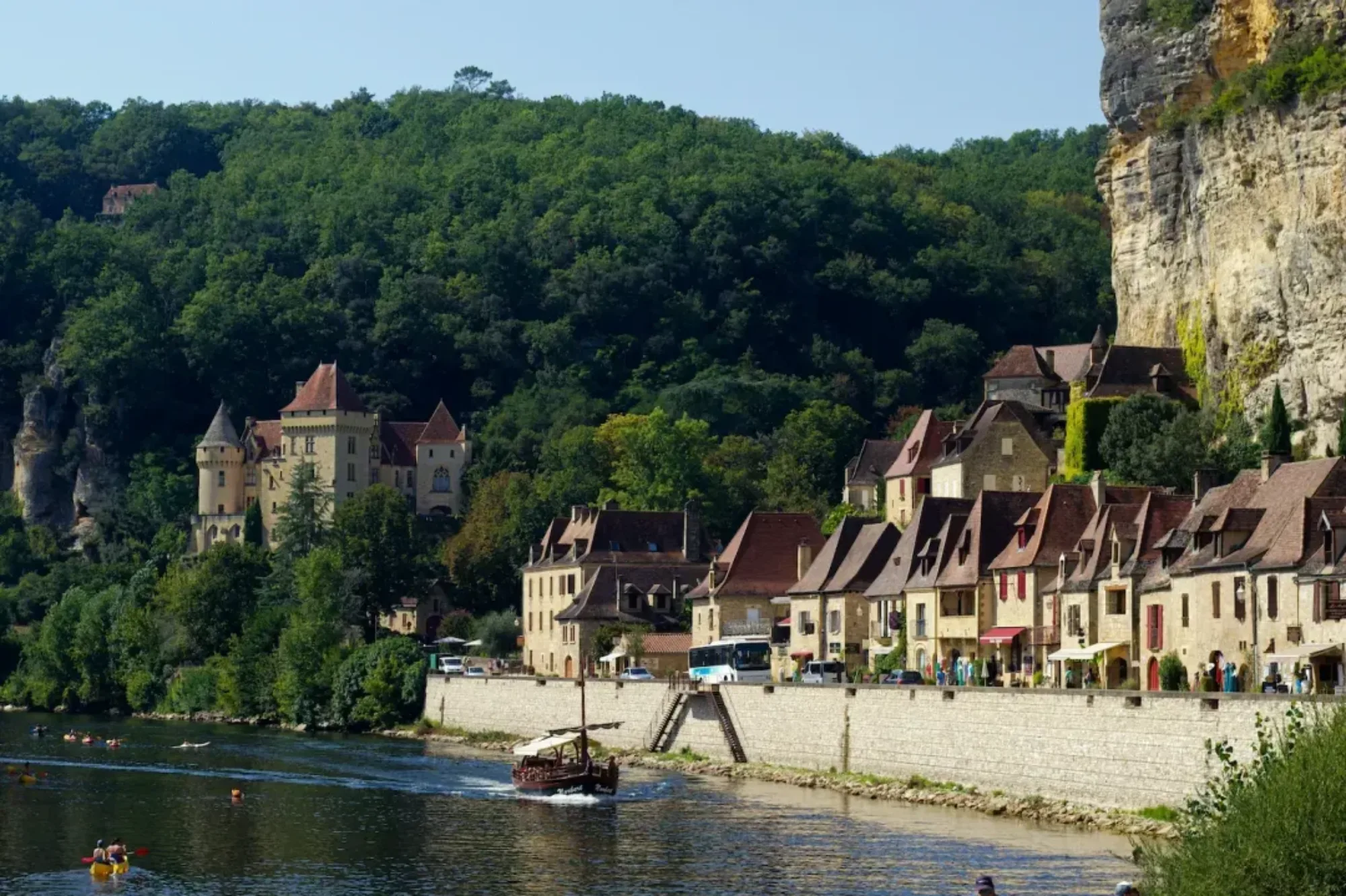 Passer des vacances à Slow Village Séveilles, c’est vivre le Périgord autrement !